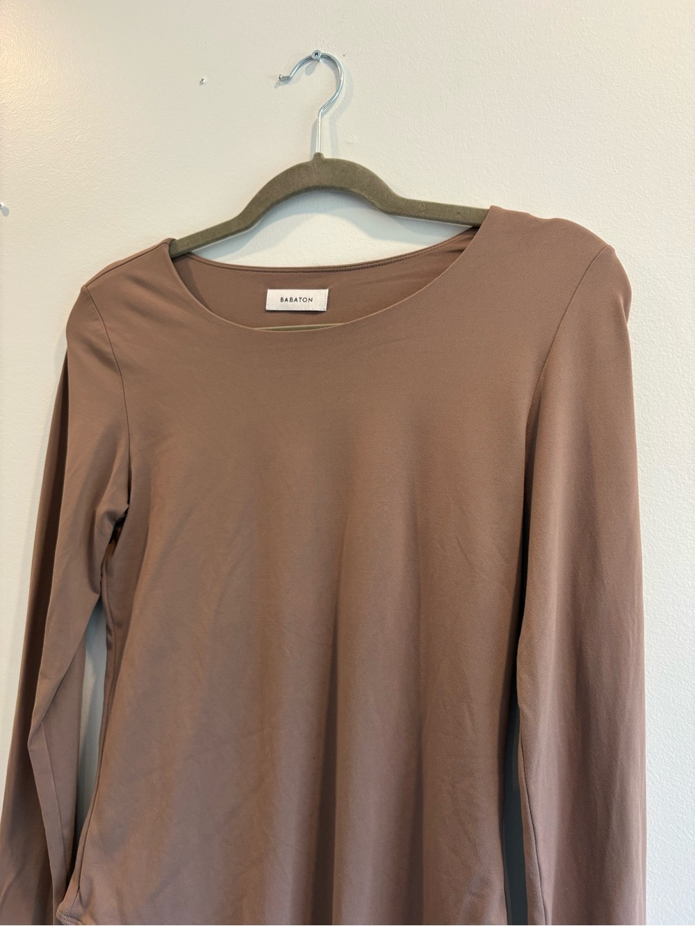 Aritzia Babaton Long Sleeve Crew Neck Bodysuit in Mauve Brown Size Large - Picture 2 of 9